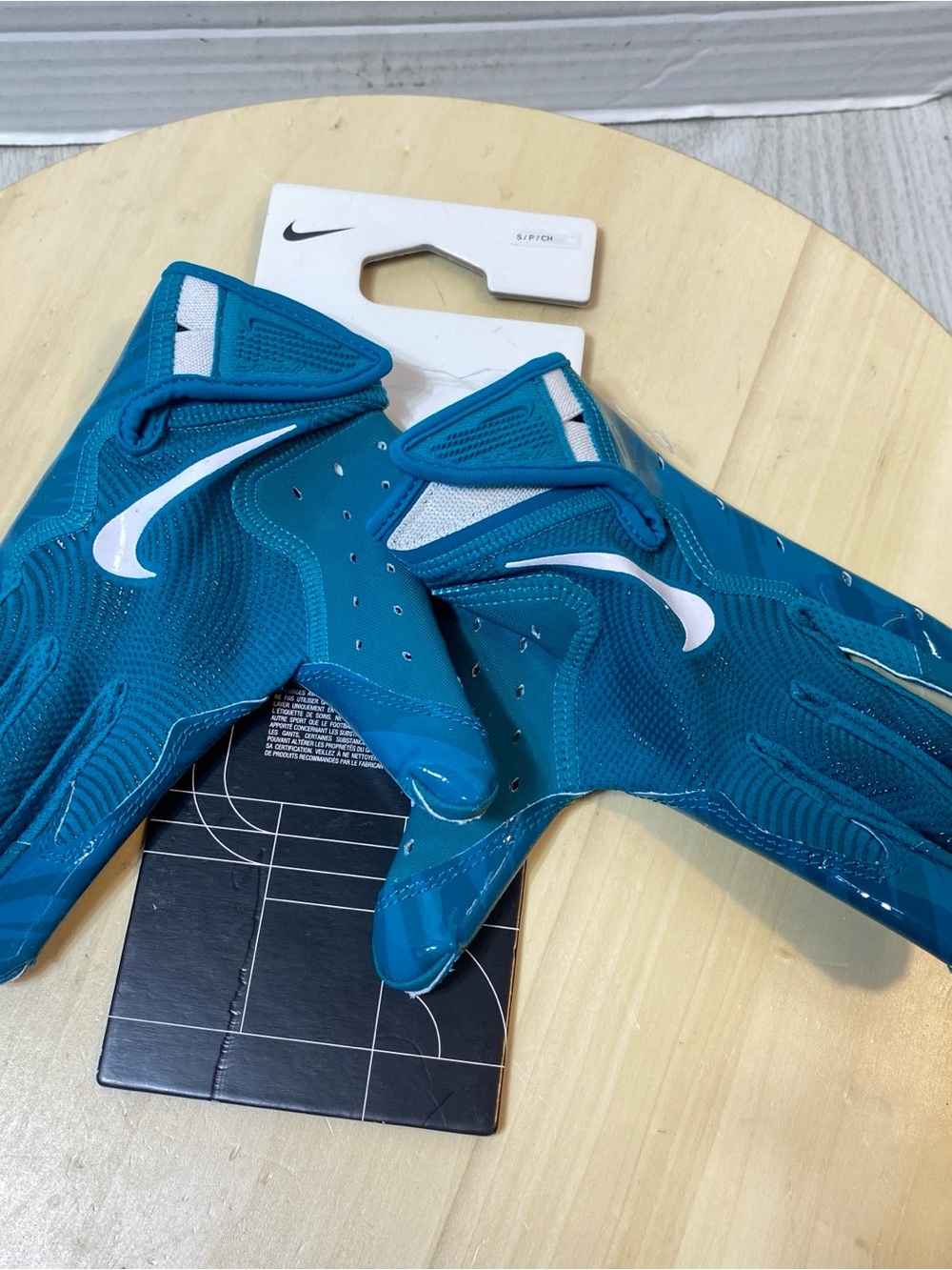Nike Vapor Jet Women's Football Gloves Teal Blue Size Small NWT